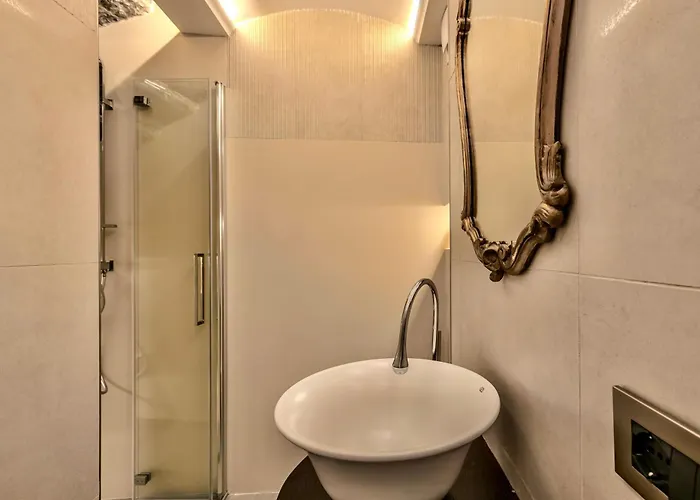 Colosseum 1 Min Design With Private Courtyard Apartament Rzym